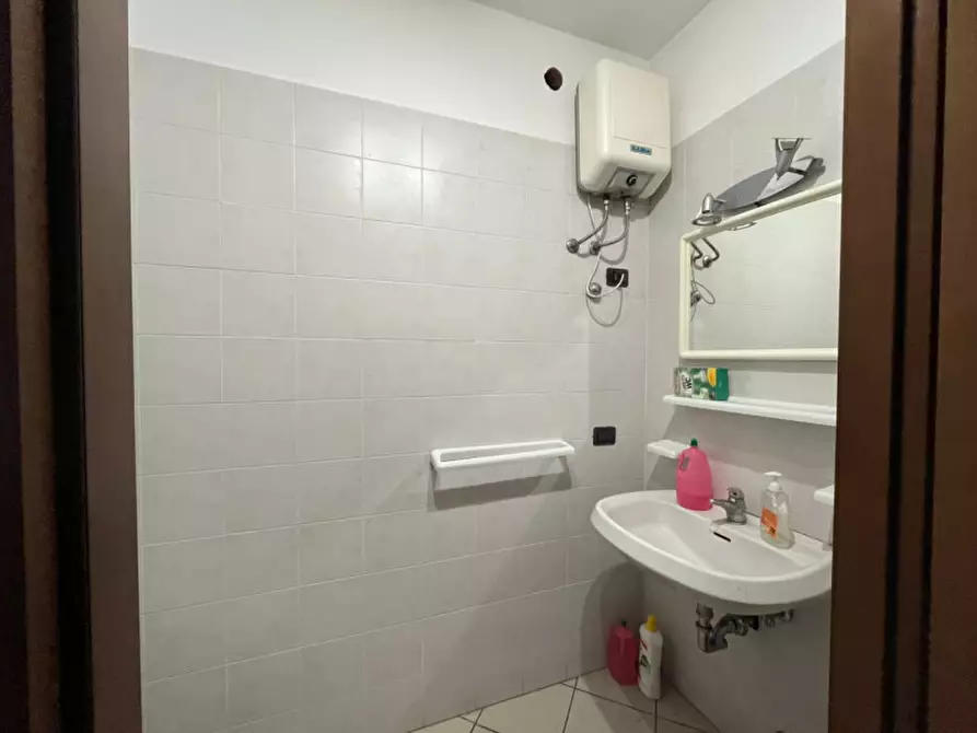 Immagine 8 di Negozio in affitto  in Via Galileo Galilei a Albignasego