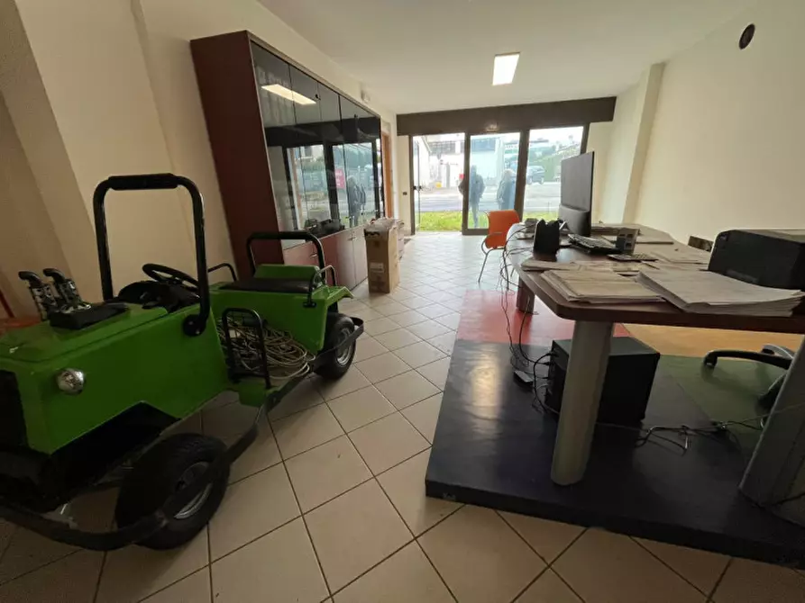 Immagine 9 di Negozio in affitto  in Via Galileo Galilei a Albignasego