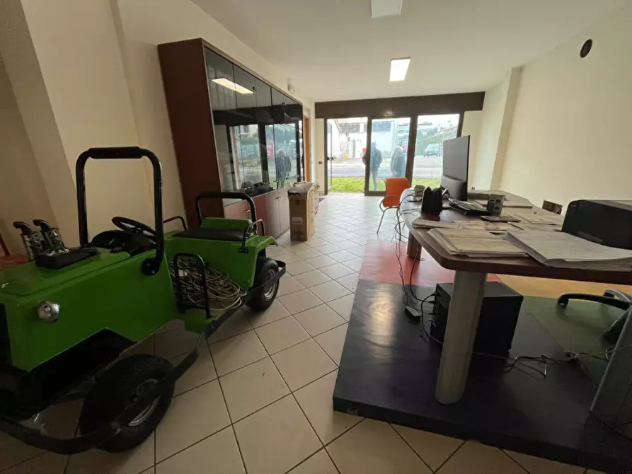 Immagine 10 di Negozio in affitto  in Via Galileo Galilei a Albignasego