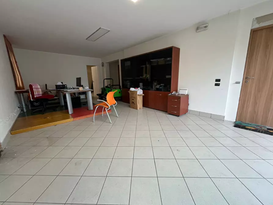 Immagine 11 di Negozio in affitto  in Via Galileo Galilei a Albignasego