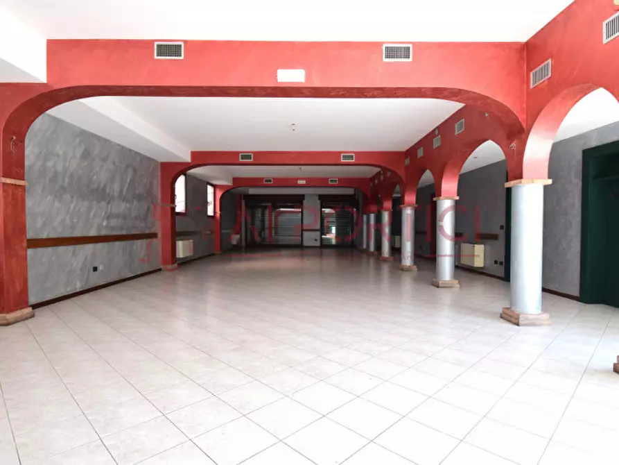 Immagine 1 di Negozio in affitto  in Via Borgo Rossi a Piove Di Sacco