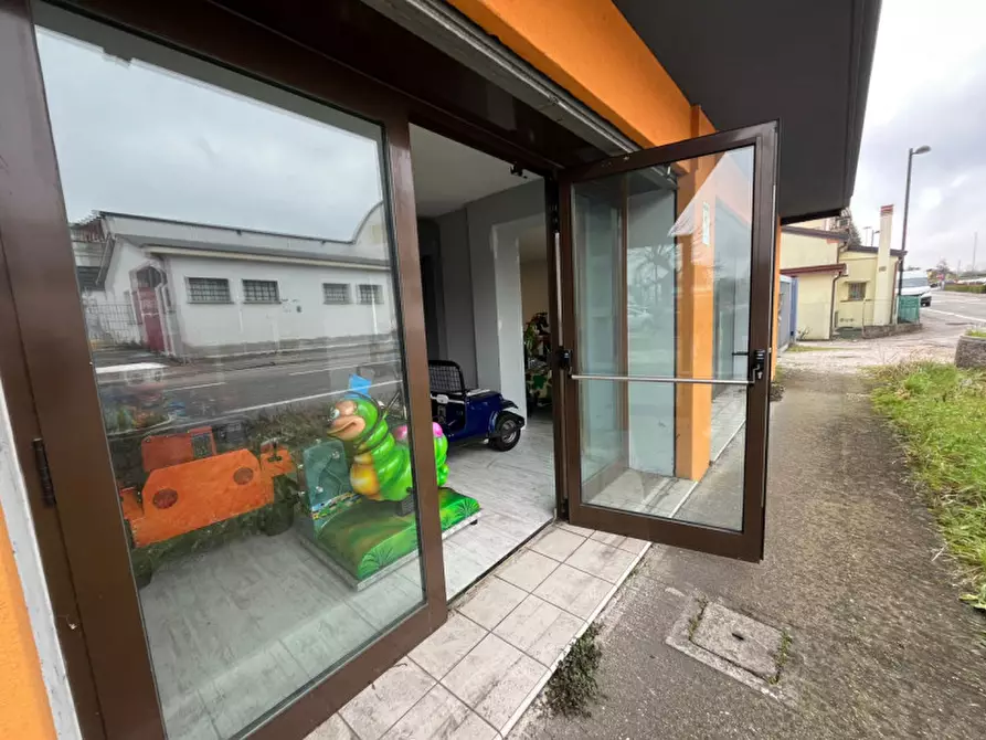 Immagine 3 di Negozio in affitto  in Via Galileo Galilei a Albignasego