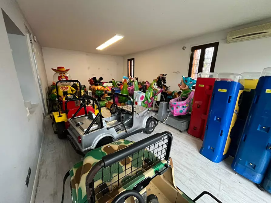 Immagine 4 di Negozio in affitto  in Via Galileo Galilei a Albignasego