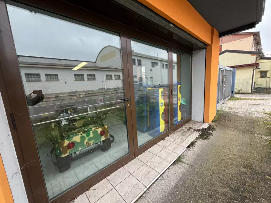 Immagine 6 di Negozio in affitto  in Via Galileo Galilei a Albignasego