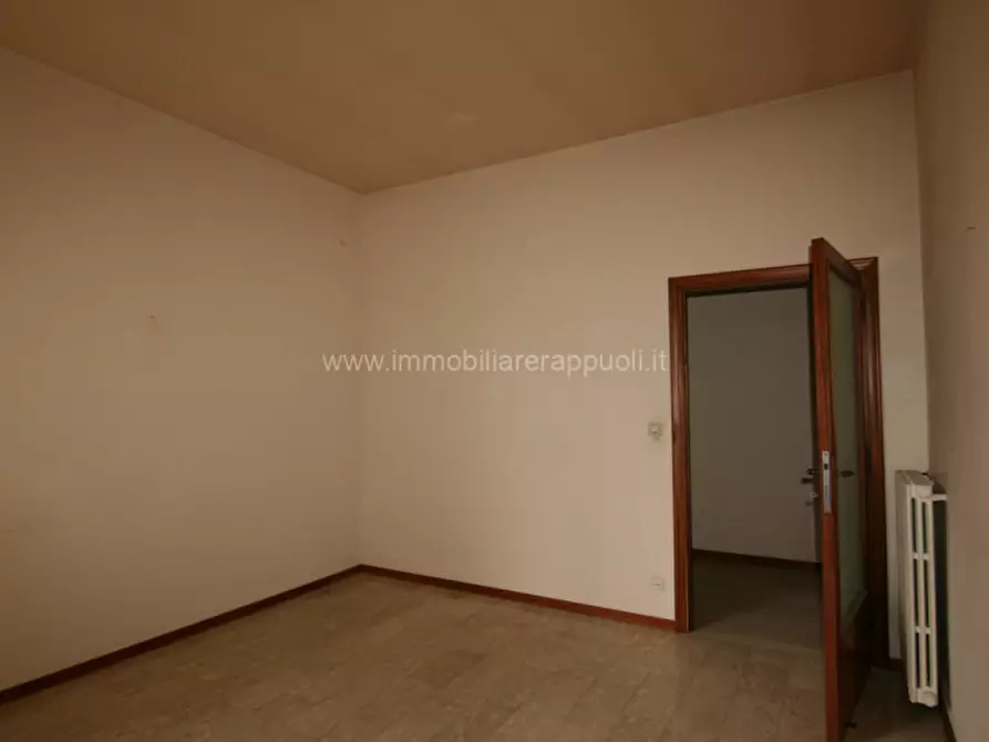 Immagine 3 di Appartamento in vendita  a Lucignano