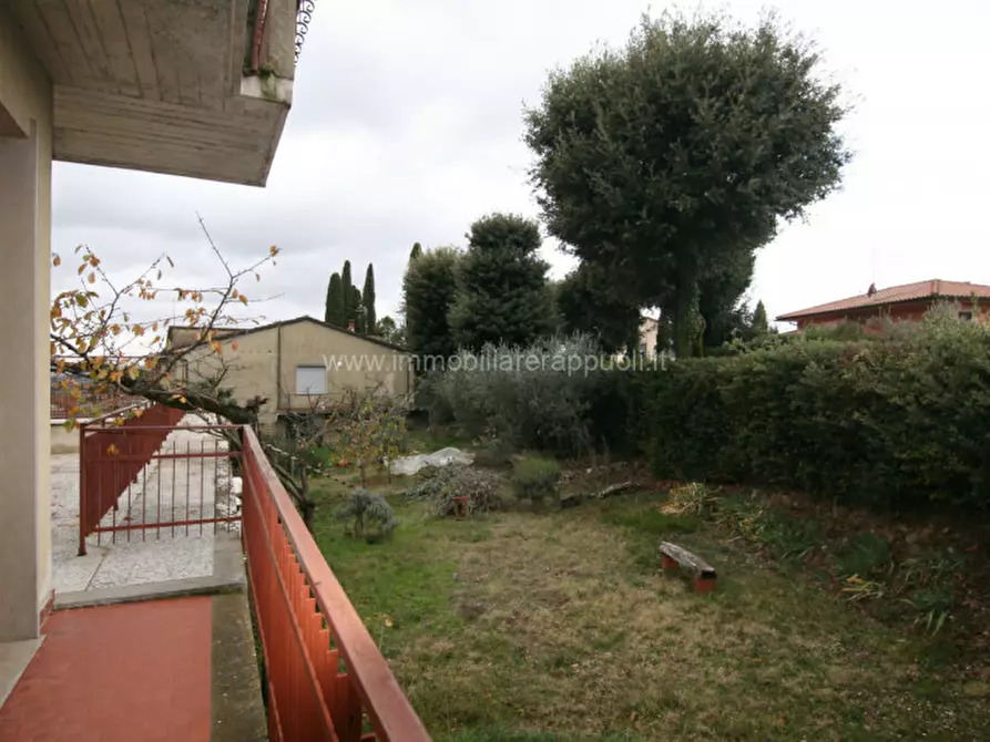 Immagine 8 di Appartamento in vendita  a Lucignano