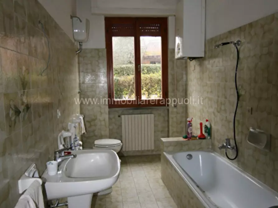 Immagine 14 di Appartamento in vendita  a Lucignano