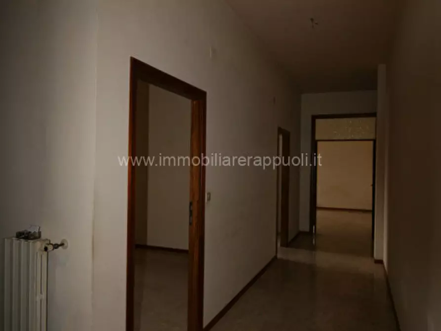 Immagine 19 di Appartamento in vendita  a Lucignano