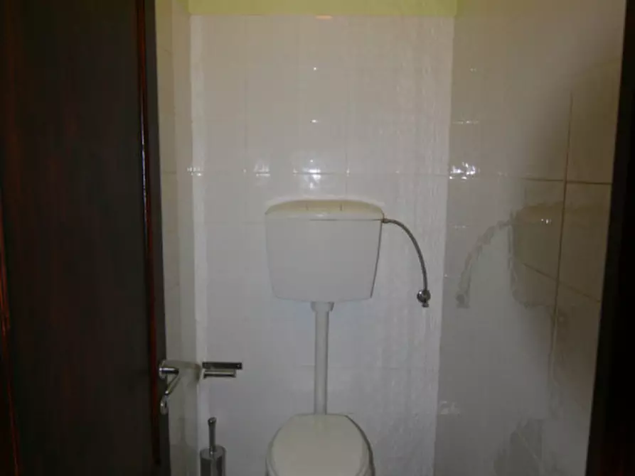 Immagine 3 di Attività commerciale in affitto  a Sinalunga