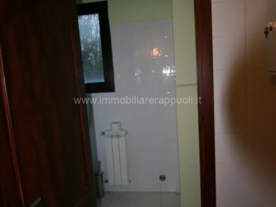 Immagine 5 di Attività commerciale in affitto  a Sinalunga