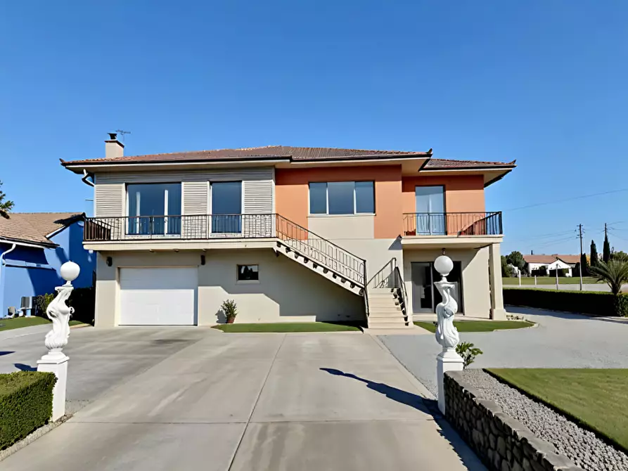 Immagine 1 di Casa indipendente in vendita  a Castello Di Godego