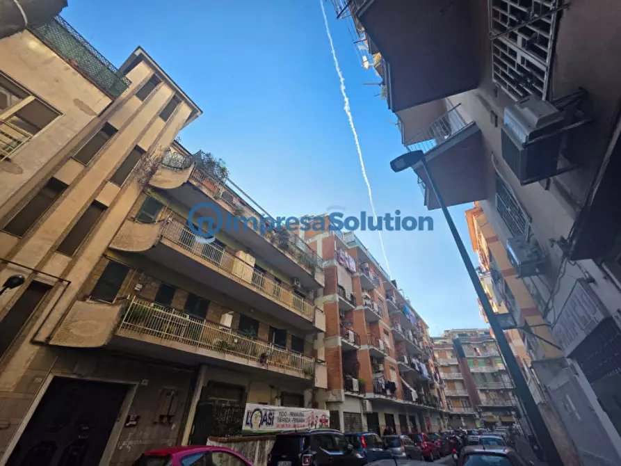 Immagine 1 di Attività commerciale in vendita  in Via Tribuni della Plebe a Napoli