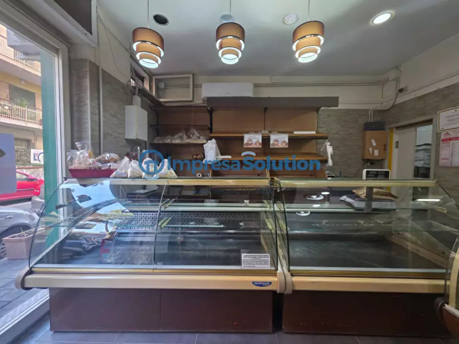 Immagine 3 di Attività commerciale in vendita  in Via Tribuni della Plebe a Napoli