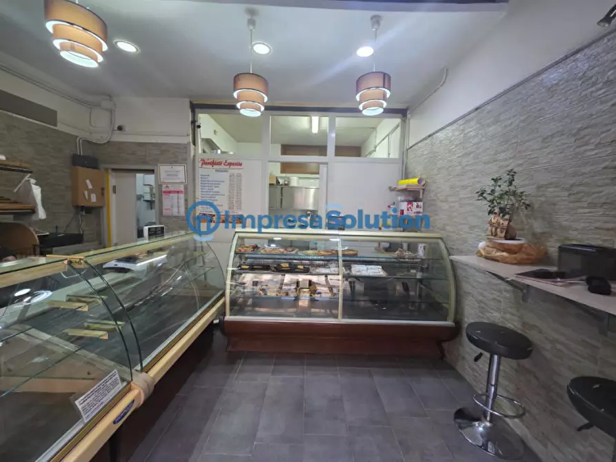 Immagine 5 di Attività commerciale in vendita  in Via Tribuni della Plebe a Napoli