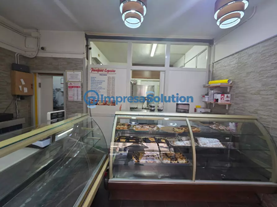 Immagine 6 di Attività commerciale in vendita  in Via Tribuni della Plebe a Napoli