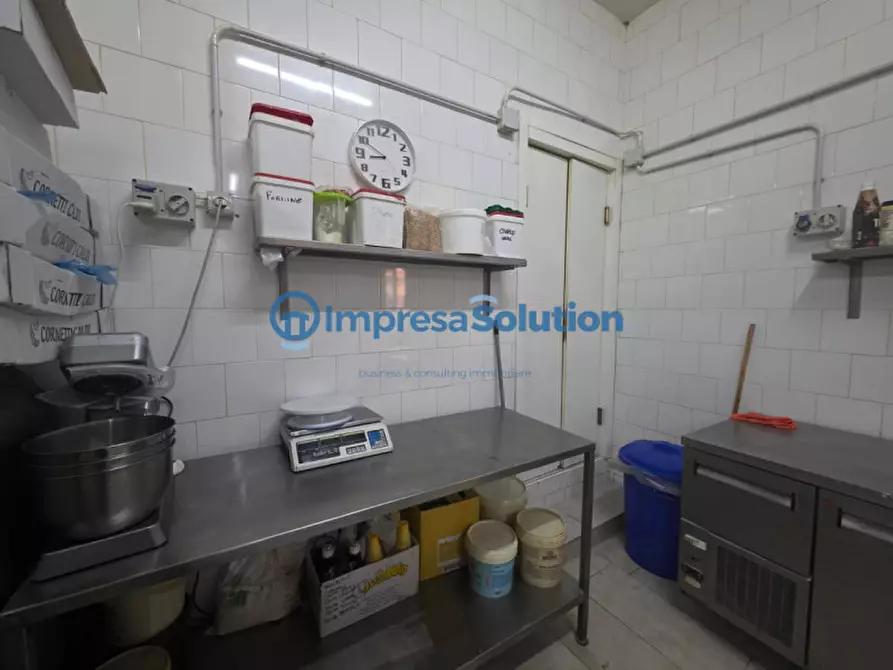 Immagine 14 di Attività commerciale in vendita  in Via Tribuni della Plebe a Napoli