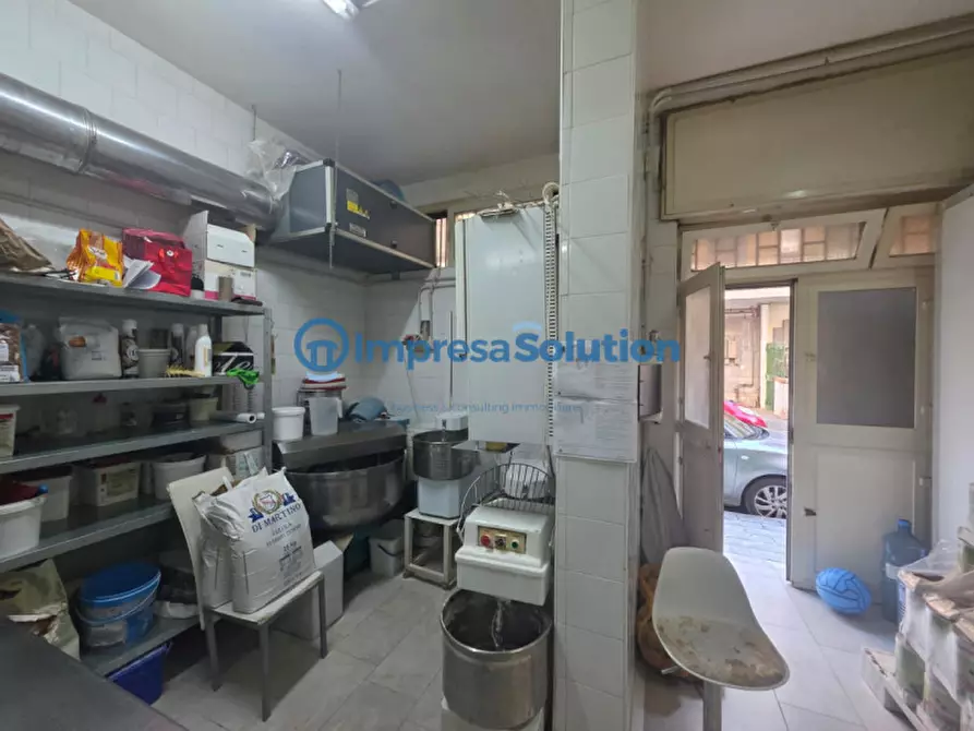 Immagine 18 di Attività commerciale in vendita  in Via Tribuni della Plebe a Napoli