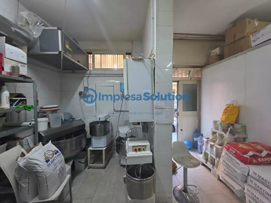 Immagine 19 di Attività commerciale in vendita  in Via Tribuni della Plebe a Napoli