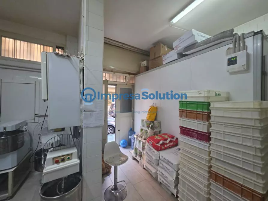 Immagine 20 di Attività commerciale in vendita  in Via Tribuni della Plebe a Napoli