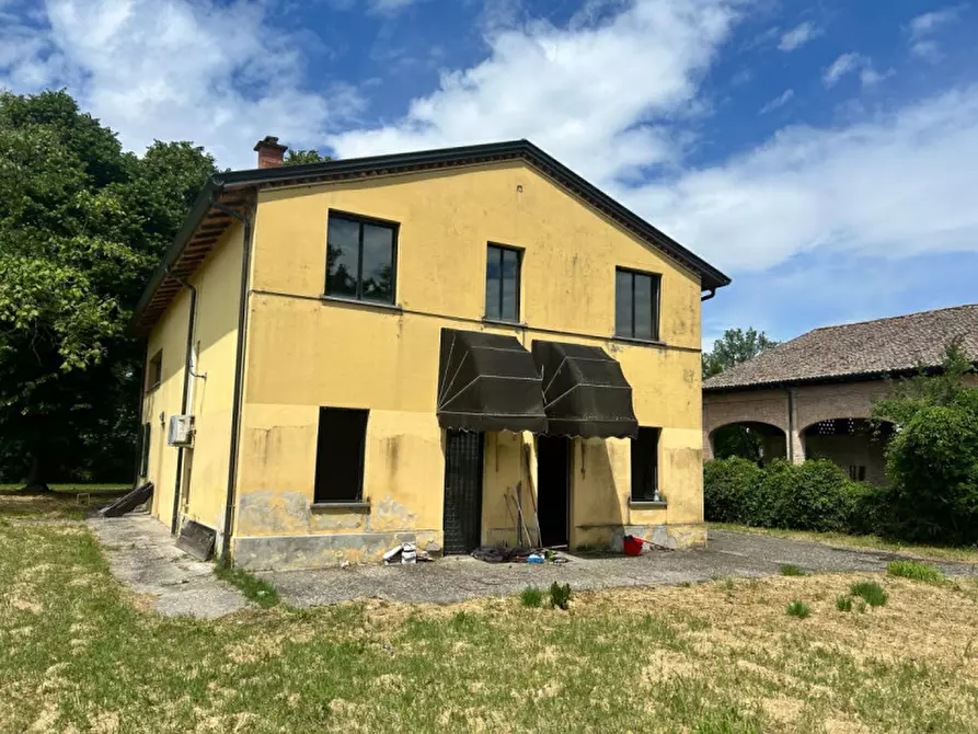 Immagine 2 di Casa bifamiliare in vendita  in Via Martiri della Liberazione, 78 a Parma