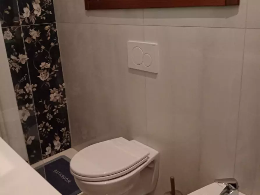 Immagine 3 di Appartamento in vendita  in Via Ugo Foscolo a Viareggio