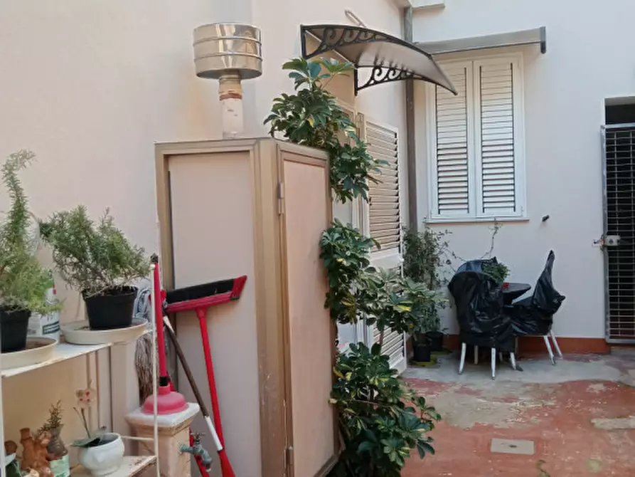 Immagine 4 di Appartamento in vendita  in Via Ugo Foscolo a Viareggio