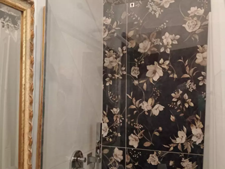 Immagine 9 di Appartamento in vendita  in Via Ugo Foscolo a Viareggio