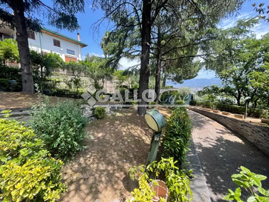 Immagine 2 di Villa in vendita  in Via Etna, 16 a Rende