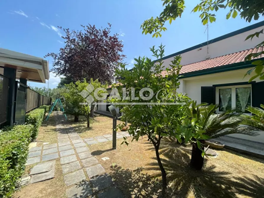 Immagine 5 di Villa in vendita  in Via Etna, 16 a Rende