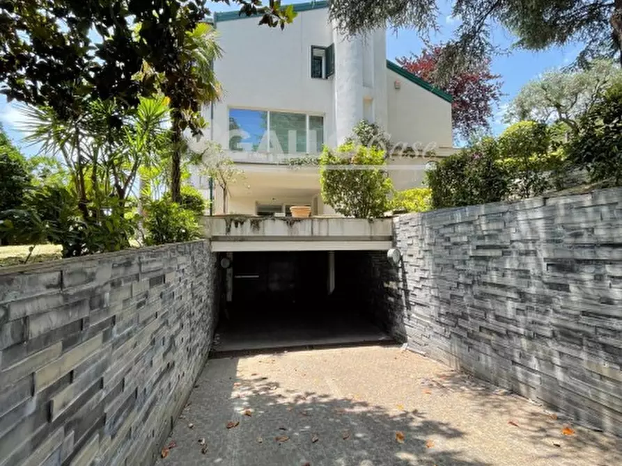 Immagine 6 di Villa in vendita  in Via Etna, 16 a Rende