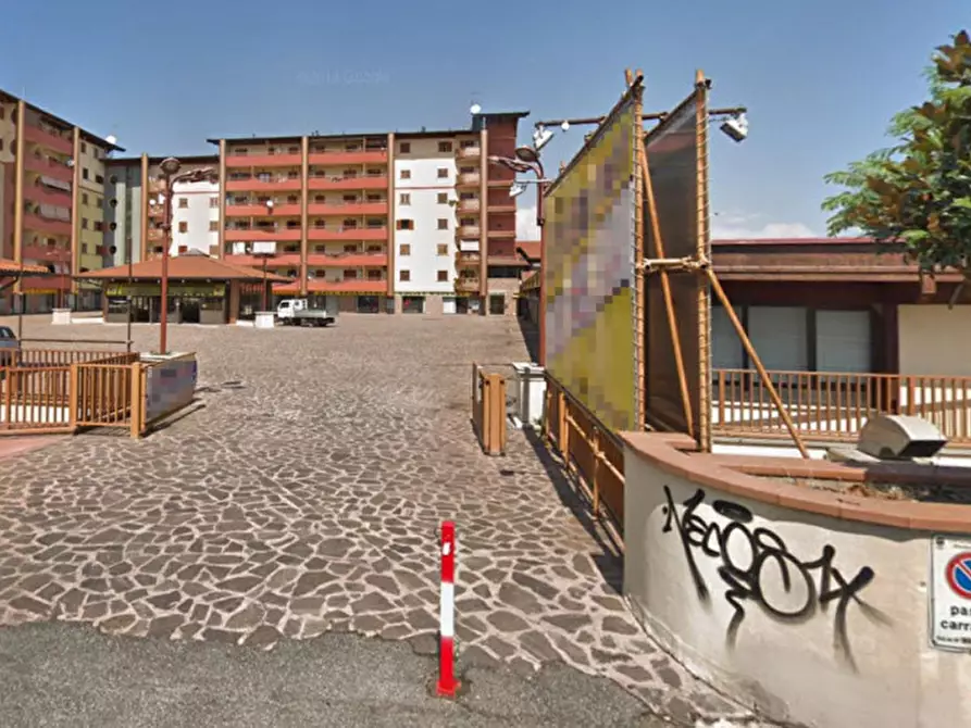 Immagine 2 di Attività commerciale in vendita  in Via Naro, N. 10 a Pomezia