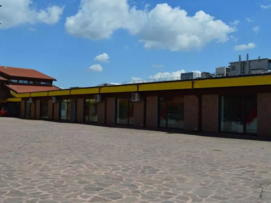 Immagine 6 di Attività commerciale in vendita  in Via Naro, N. 10 a Pomezia