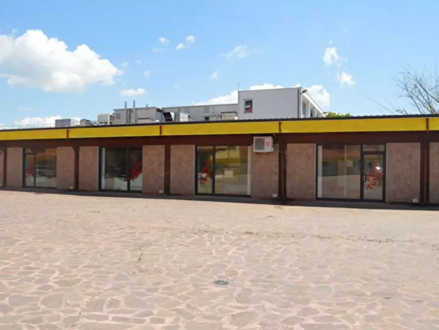 Immagine 7 di Attività commerciale in vendita  in Via Naro, N. 10 a Pomezia