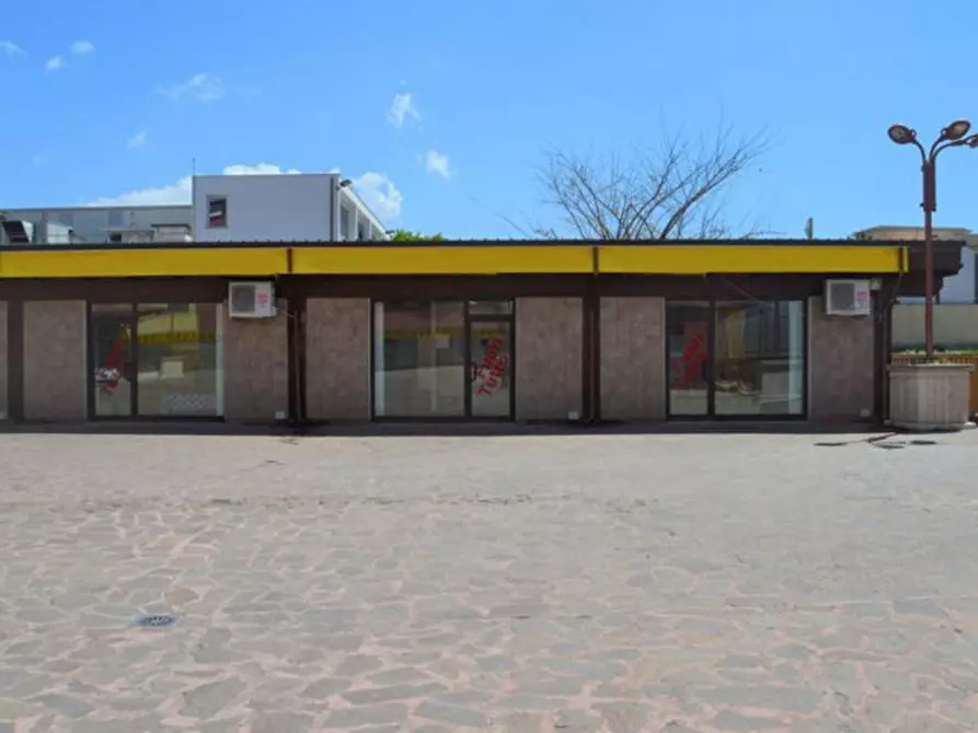 Immagine 8 di Attività commerciale in vendita  in Via Naro, N. 10 a Pomezia