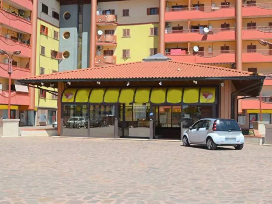 Immagine 1 di Attività commerciale in vendita  in Via Naro, N. 10 a Pomezia