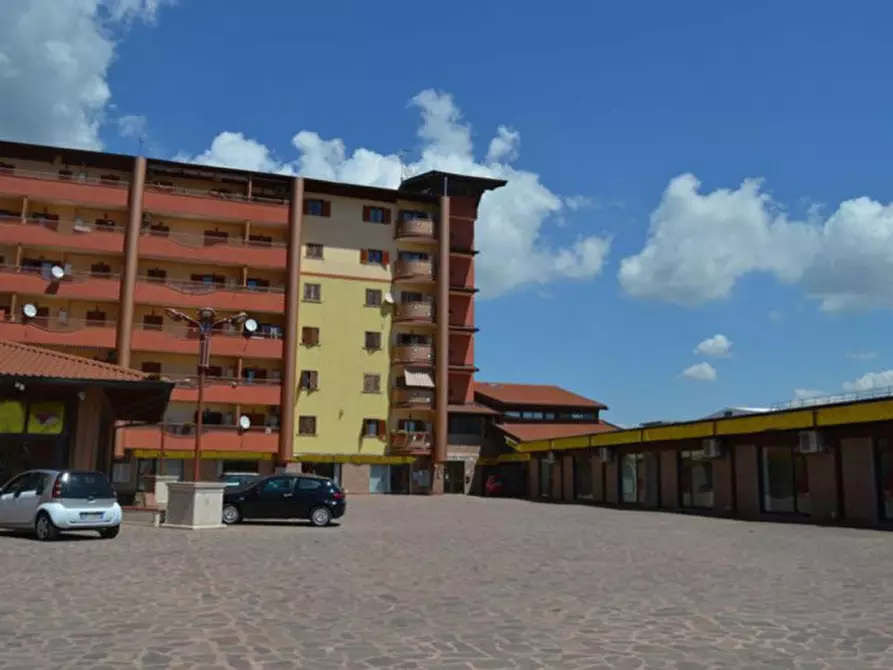 Immagine 2 di Attività commerciale in vendita  in Via Naro, N. 10 a Pomezia