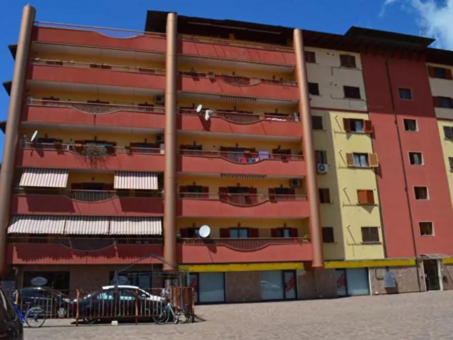 Immagine 4 di Attività commerciale in vendita  in Via Naro, N. 10 a Pomezia