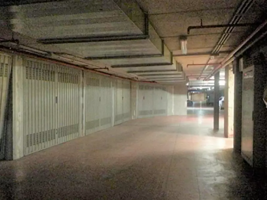 Immagine 9 di Attività commerciale in vendita  in Via Naro, N. 10 a Pomezia