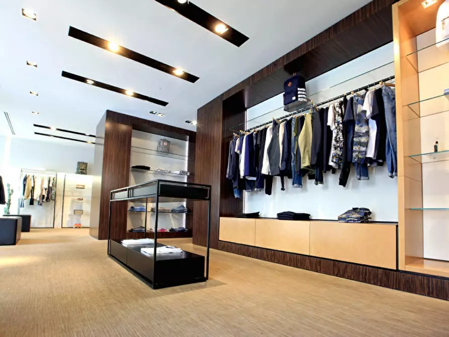 Immagine 2 di Negozio in affitto  in Via Matteotti a Bassano Del Grappa