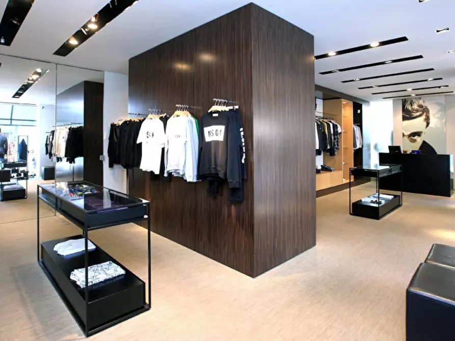 Immagine 3 di Negozio in affitto  in Via Matteotti a Bassano Del Grappa