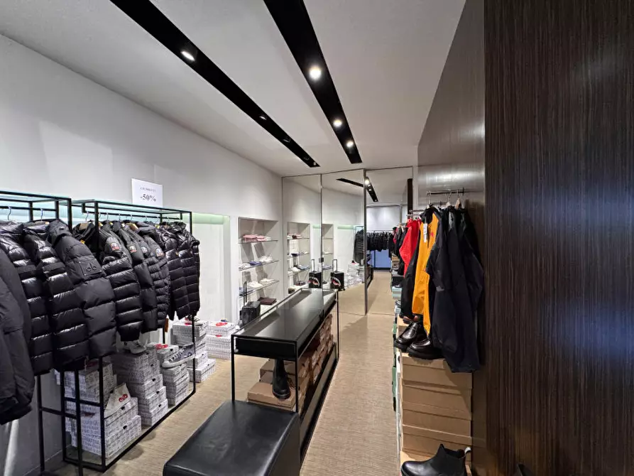 Immagine 6 di Negozio in affitto  in Via Matteotti a Bassano Del Grappa