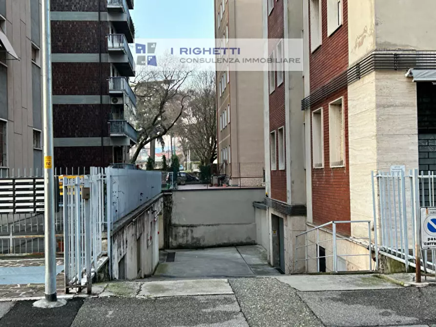 Immagine 1 di Posto auto in vendita  in Via Vasco de Gama a Verona