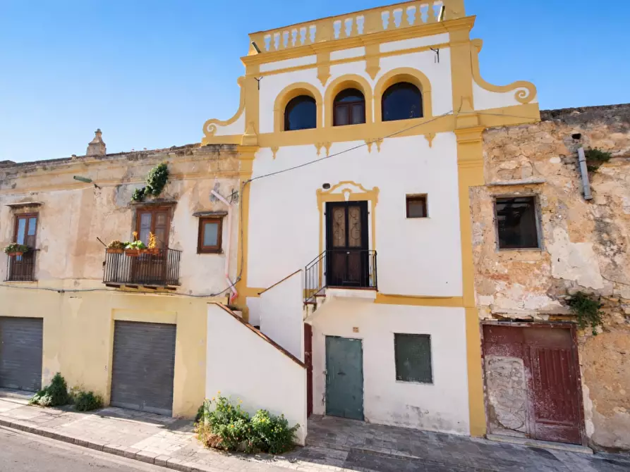 Immagine 1 di Casa indipendente in vendita  in Vicolo Chiazzese 8-10-18 a Palermo