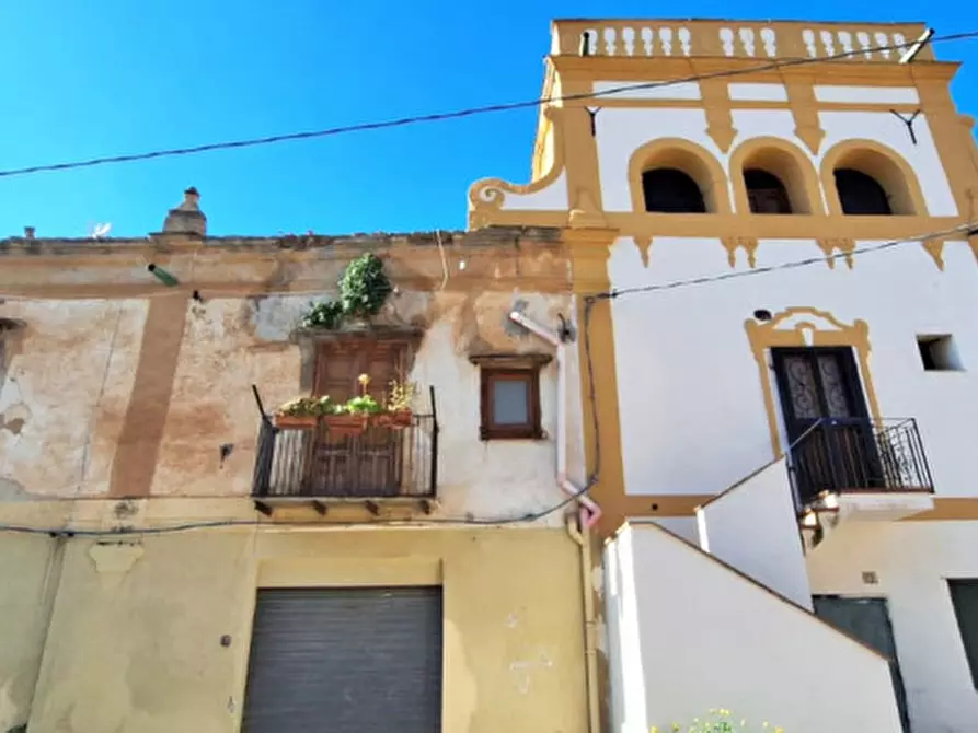 Immagine 2 di Casa indipendente in vendita  in Vicolo Chiazzese 8-10-18 a Palermo