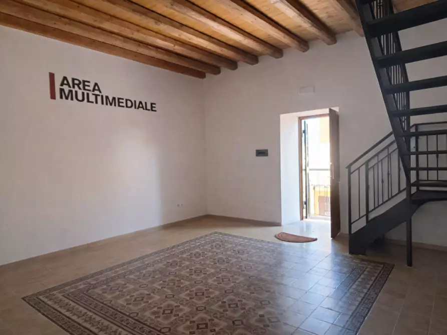 Immagine 4 di Casa indipendente in vendita  in Vicolo Chiazzese 8-10-18 a Palermo