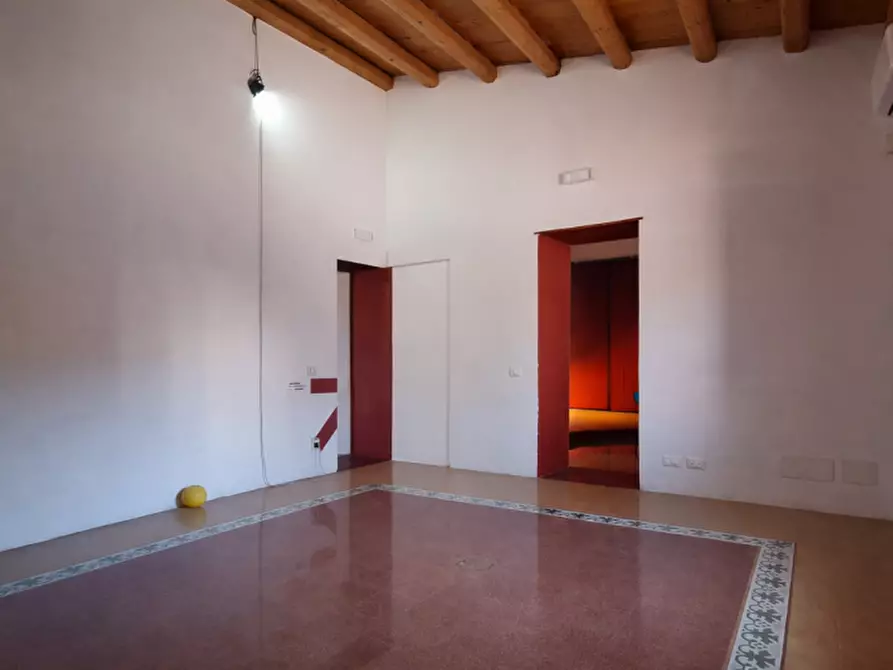 Immagine 10 di Casa indipendente in vendita  in Vicolo Chiazzese 8-10-18 a Palermo