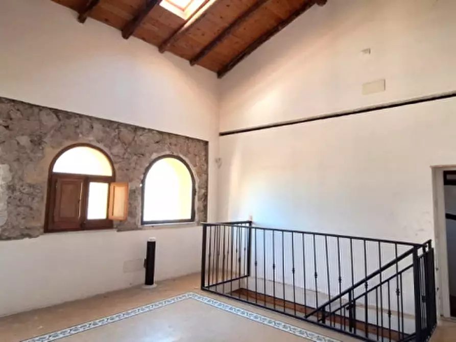 Immagine 15 di Casa indipendente in vendita  in Vicolo Chiazzese 8-10-18 a Palermo