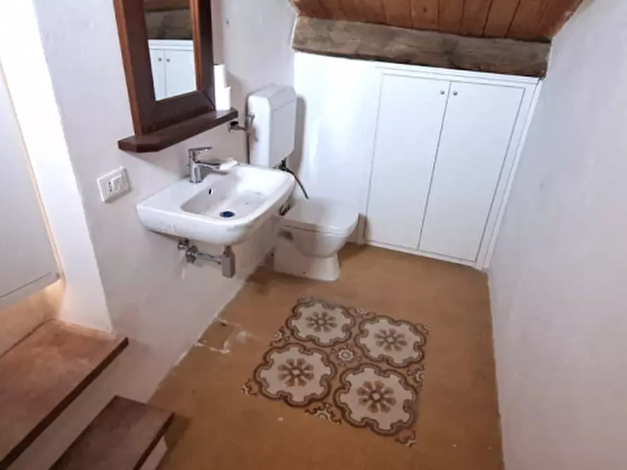 Immagine 20 di Casa indipendente in vendita  in Vicolo Chiazzese 8-10-18 a Palermo