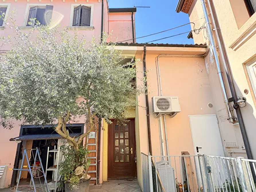 Immagine 1 di Appartamento in vendita  in Via Terme a Battaglia Terme