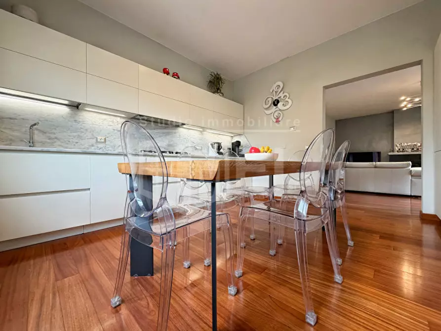 Immagine 2 di Appartamento in vendita  in Piazza Cappiello 7 a Livorno